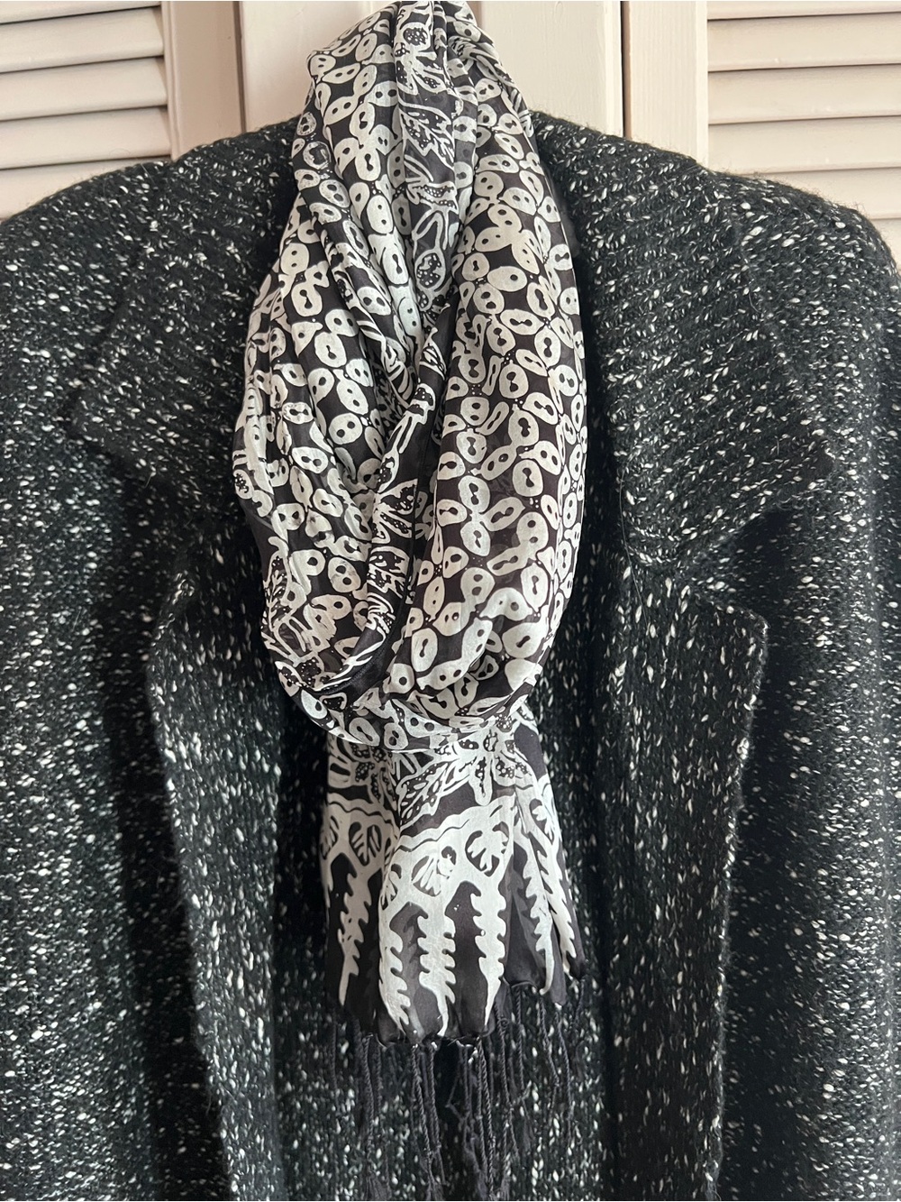 J. Jill Black and White Printed LightweiCozy JJill Gallette and silk scarf